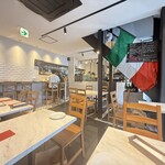 ピッツェリア クアラントゥーノ - 内観