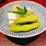 鳥匠 いし井 - 枝豆と新銀杏の微塵粉揚げ