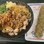 はなまるうどん - 料理写真:胡麻しゃぶ坦々うどん     ちくわ天