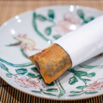 美加登家 - 鮎の腹に《うるか&白味噌、山椒》を入れた揚げ春巻き