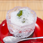 美加登家 - 青梅の甘露煮のかき氷