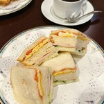 モカ - 料理写真:(奥)ファミリーブレンド(HOT)
(手前)サンドイッチ ハム&エッグ