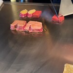 神戸牛ステーキIshida. - ベリーレアの焼き加減でも美味しかったです。