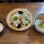 チャイニーズ厨房 虎秀 - 肉野菜炒めと半ライスとミニラーメン塩