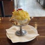 エーケーラボ - パイナップルのパブロヴァ900円