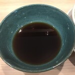 らーめん3000 - 「冷つけそば」（1,000圓）
      「大盛り」（150圓）の蕎麥つゆ。