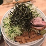 らーめん3000 - 「冷つけそば」（1,000圓）
      「大盛り」（150圓）の具材と自家製麺。