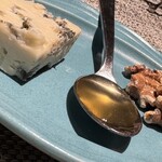 Fra - ロックフォール・くるみ・杉戸のはちみつ。