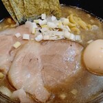 煮干しらーめん 渡辺商店 - 薬味ねぎの切り方が独特でこだわりの現れ