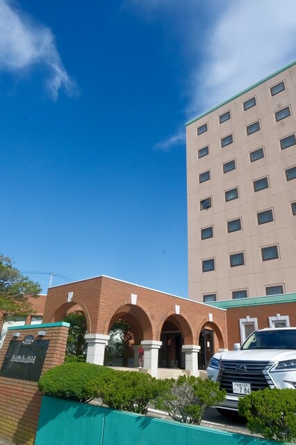 朝食は和洋食バイキング : イーストハーバーホテル