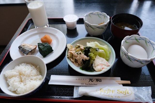 朝食は和洋食バイキング : イーストハーバーホテルの写真