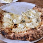 石窯ピザ丸 - 1枚目の教訓を生かせず、がっついた後に気づき撮影、、、。