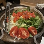 山形Oshoshina 總本店 - フルーツトマトのサラダ　普通のトマトでした…