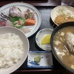 水産食堂 - 刺身定食のあら汁／