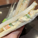 サンマルクカフェ - ぷりぷり海老とブロッコリーのサラダサンド；断面