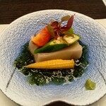 瀬戸内味覚処 芸州 本店 - 前菜　胡麻豆腐　敷法蓮草ジュレ