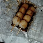 伊勢屋 - タレたっぷり。ビニールでこぼれないように包んでくれます。