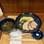 RAMEN MEIKIRA - チャーシューつけ麺+つけ汁