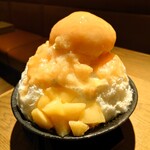 Espresso D Works - 料理写真:丸ごと白桃レアチーズかき氷　2,980円