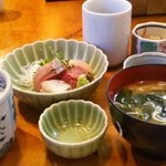 活魚料理ととや - ランチには、茶碗蒸し、甘露煮、煮物、お新香が付きます。これで1,080円です。