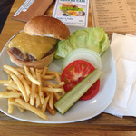 カウカウ　カフェ - チーズバーガー