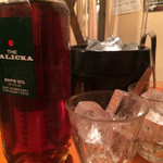 琥珀色したコーヒー焼酎。