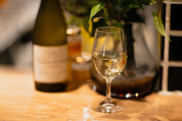 空野八百蔵　3F 市場の裏街 肉×野菜×ワイン イチバのウラ 名古屋駅店のご予約 - 国際センター/バル