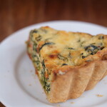 まちのパーラー - ほうれん草とリコッタチーズのキッシュ 550円