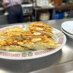 中華料理 ちゃん源 - 皮は薄めで、野菜メインの甘口仕上げ
軽くてビールとの相性は抜群