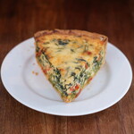 まちのパーラー - ほうれん草とリコッタチーズのキッシュ 550円