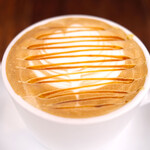 サルシッチャセット 1410円 のキャラメルカプチーノ