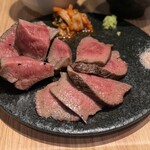 新宿牛タンローストビーフ 白か黒 - 