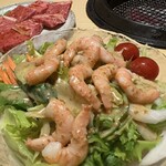 焼肉田園 - エビサラダ