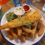 The Cavern Restaurant - フィッシュ＆チップス