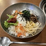 肉鍋とからあげの店 jin - 定番のビビンバ/880円♪