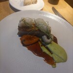 313197325 - 早く言えば豚の角煮をこんがり焼いて、そら豆のソースを添えたもの　　　　　お肉めちゃくちゃ柔らかくホロホロで美味い