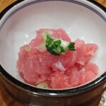 府中日本酒バルTOKUTOUSEKI - サービスの本マグロの剥き身