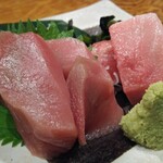 府中日本酒バルTOKUTOUSEKI - 本マグロ赤身中トロ食べ比べ680円