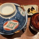 麟 - 丼から「でしこウナちゃん」がはみ出している