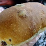 うーぱんベーカリー - 私の理想のパン「レーズンコッペパンバターハチミツサンド」