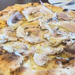 ピッツェリア　オオサキ - 焼き豚とレッドオニオンのピザ