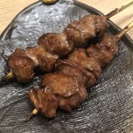 やきとんうまいもん横丁 まるたか - かしら（タレ）：１６５円、はつ（タレ）：１６５円