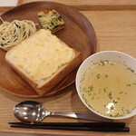 トーコーキッチン - ポテサラパン キッシュ スパサラ オニオンスープ