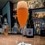 Muse Amuse - フレッシュピーチ　ペリーニ　　生の桃のピューレ・ざくろビネガー　スパークリングワインのイメージ！