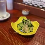 焼き鳥アポロ - きゅうりの浅漬けを頼んでみました。生姜と茗荷が最高！