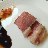 ザ ガーデン ブラッスリー&バー - ローストビーフ、うーんもっと薄くきってサルーソース◯