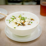 圓記 - ピータンと塩漬け豚肉入りお粥（950円）