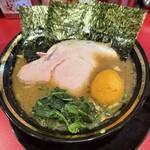 王道家直系 我道家 - ラーメン並（本店仕様油多め）＋味玉
