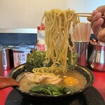王道家直系 我道家 - ラーメン並（本店仕様油多め）＋味玉