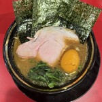 王道家直系 我道家 - ラーメン並（本店仕様油多め）＋味玉